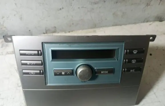 Toyota Corolla Verso E121 Climate control unit 559000F020
