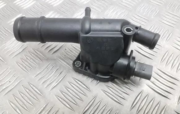 Volkswagen Golf VI Engine coolant pipe/hose 03L121132DE