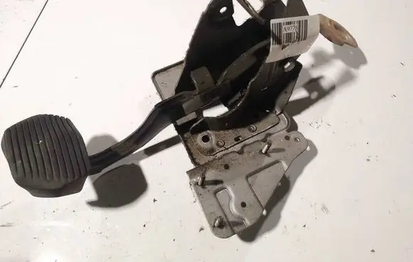 Peugeot 308 Brake pedal 