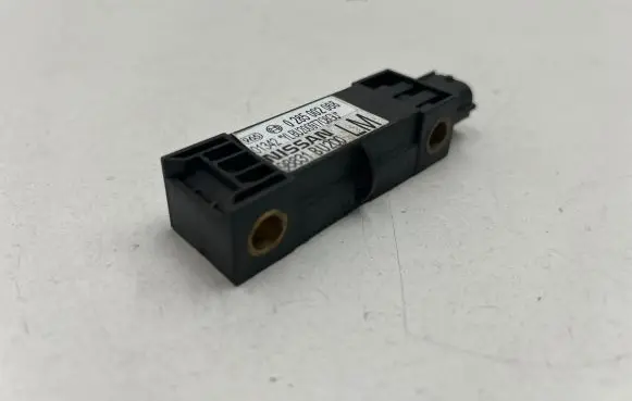 Nissan Almera Tino Airbag deployment crash/impact sensor 98831BU200 0285002068