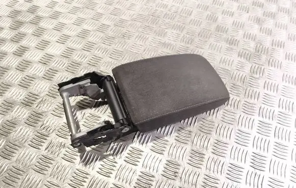 Volkswagen Golf VI Armrest 1k5864251