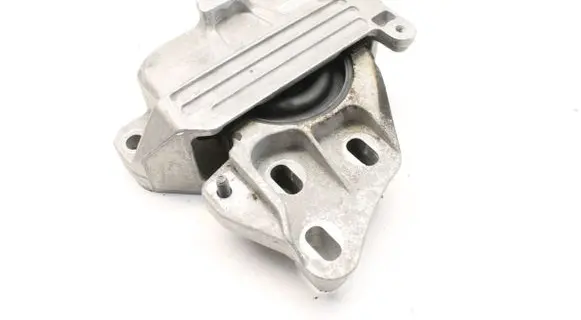 Mercedes-Benz CLA C118 X118 Gearbox mounting bracket A2472403100