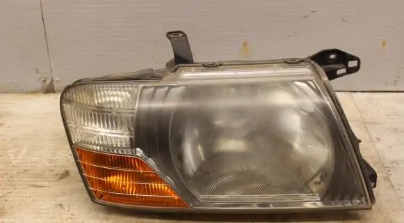 Mitsubishi Pajero Headlight/headlamp