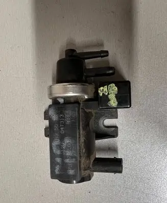 Mercedes-Benz B W245 Turbo solenoid valve A0051535528 04T313 70078200