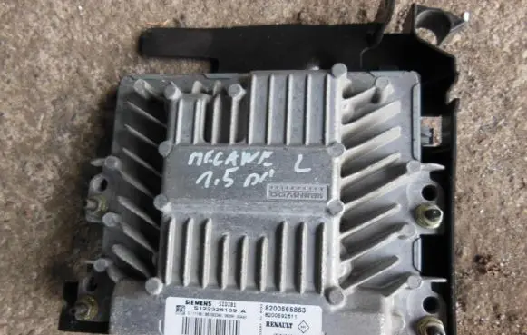 Renault Megane II Engine control unit/module 8200565863 S122326109