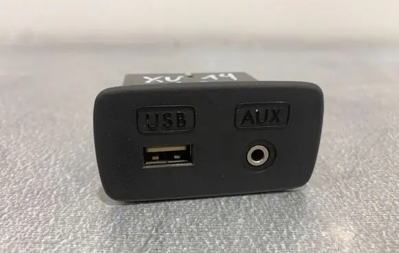 Subaru XV USB socket connector 