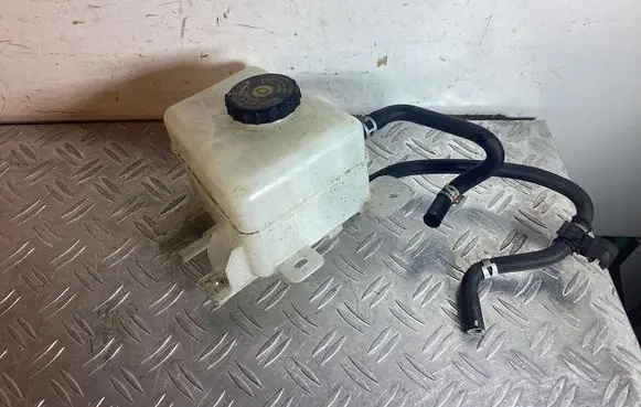 Lexus RX 450H Brake fluid reservoir 240520