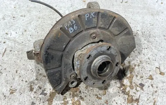 Volkswagen PASSAT B6 Front wheel hub spindle knuckle