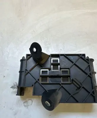 Volkswagen PASSAT B8 Other engine bay part 5q0906507