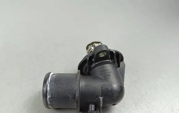 Jeep Grand Cherokee Thermostat/thermostat housing 