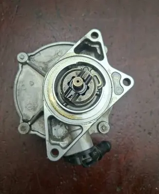 Audi A6 S6 C5 4B Vacuum pump 