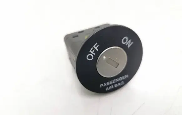 Passenger airbag on/off switch