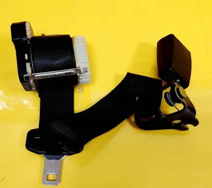Rear seatbelt