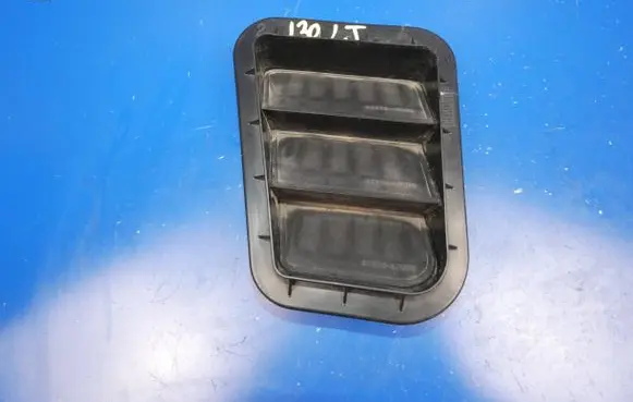 Hyundai i30 Quarter panel pressure vent 