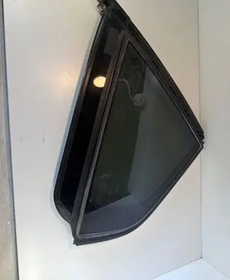 Volvo XC40 Rear vent window glass 32244805