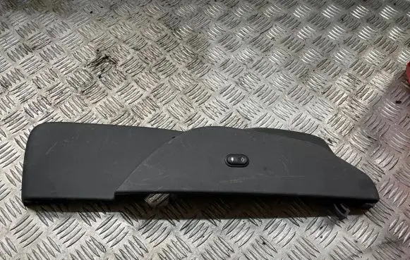Volvo V70 Front door seat control surround trim 39810503