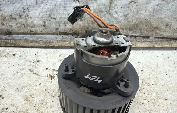 BMW 3 E90 E91 Heater fan/blower 6736000617