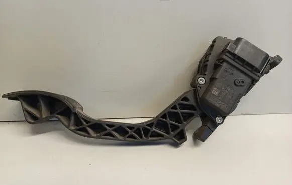 Ford C-MAX I Accelerator throttle pedal 3M519F836AF 6PV00864110