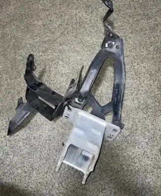BMW 5 E60 E61 Fog light bracket 7033731