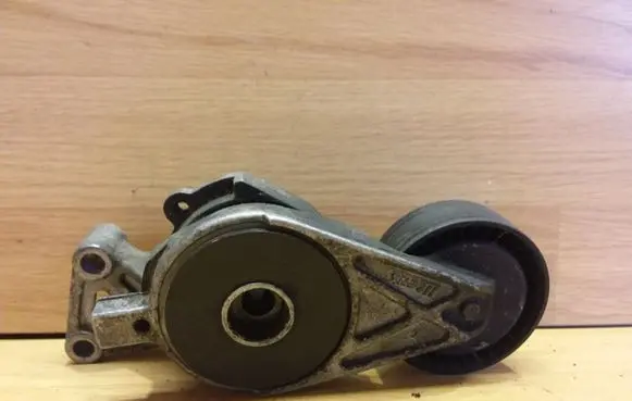 Volkswagen PASSAT B5 Generator/alternator belt tensioner 06A903315E