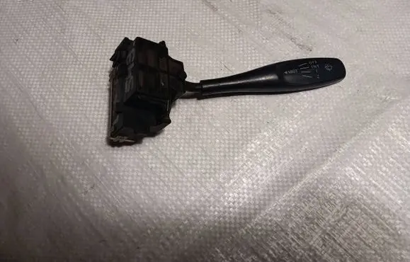 Mitsubishi Lancer Wiper turn signal indicator stalk/switch 1753261