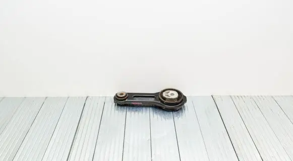 Engine mount bracket