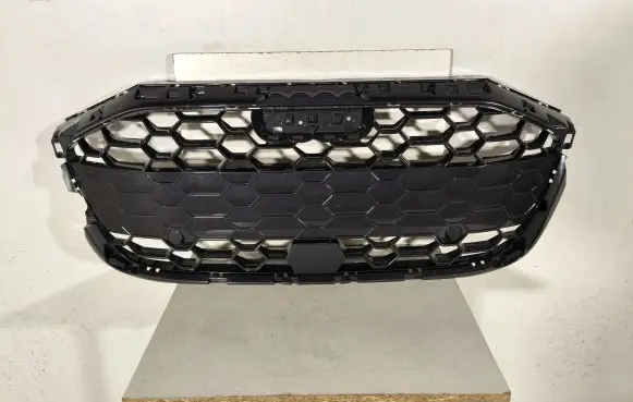 Audi A3 8Y Front bumper upper radiator grill