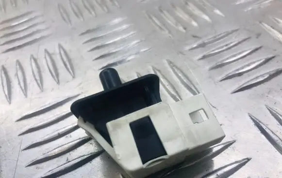 Mercedes-Benz E W211 Front door sensor 2028209410