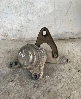 Volvo S60 Engine mount bracket
