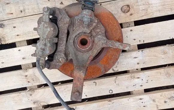 Opel Vivaro Front wheel hub spindle knuckle 000