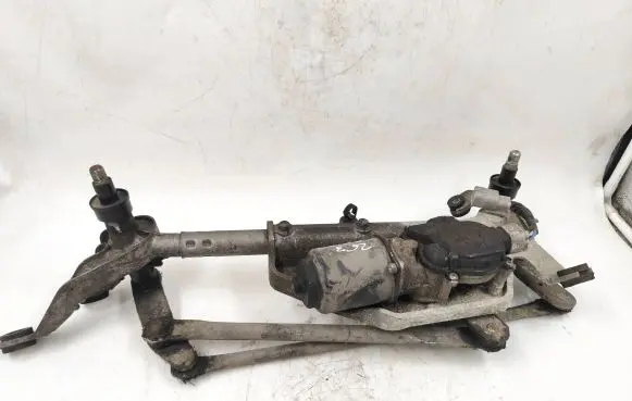 Honda CR-V Front wiper linkage and motor