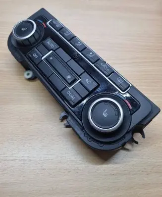 Volkswagen Golf VI Climate control unit 5K0907044BD 5HB00974631 SW0608