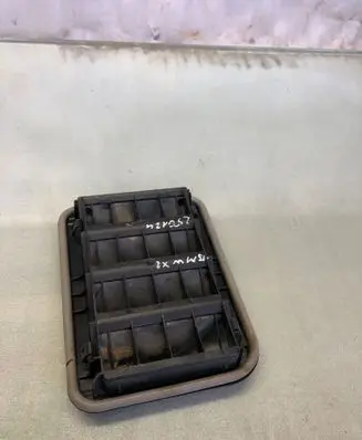 BMW X2 U10 Quarter panel pressure vent 64229201647