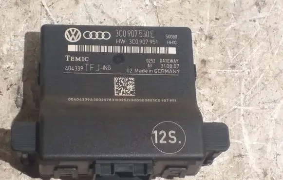 Volkswagen PASSAT B6 Gateway control module 3C0907530E