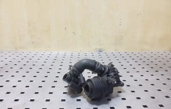 Volkswagen Touareg II Engine coolant pipe/hose 059121625C 059121506E 059121737