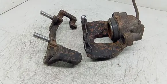Volvo XC70 Front brake caliper 829 9209724