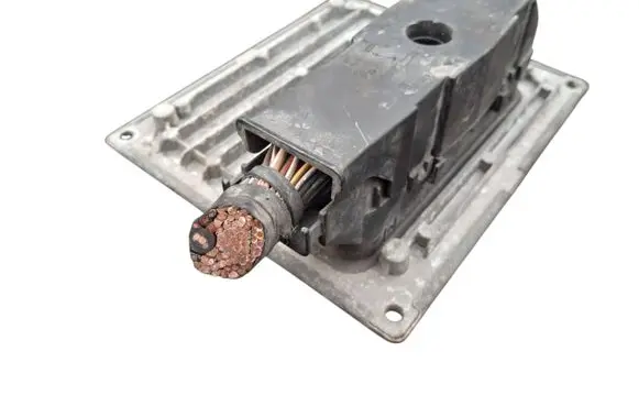 Ford Fiesta Engine control unit/module 4S6112A650EA 6AZA S118107012A