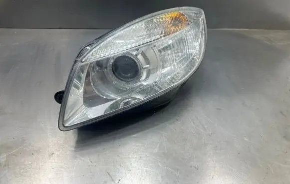 Skoda Fabia Mk2 (5J) Headlight/headlamp
