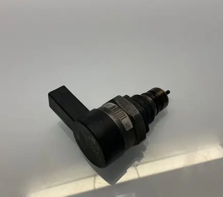 Mercedes-Benz E W211 Fuel pressure sensor A6110780449 30879662 0281002494