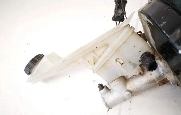 Mazda Premacy Brake fluid reservoir 
