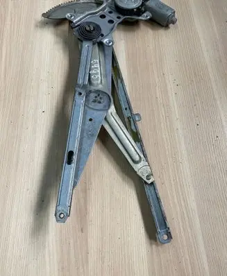 Toyota Land Cruiser (HDJ90) Front door window regulator with motor 8571060170