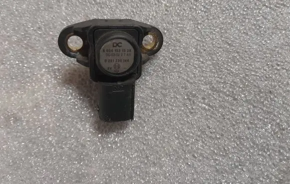 Mercedes-Benz E W211 Air pressure sensor A0061531528 0061531528