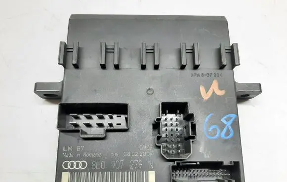 Audi A4 S4 B7 8E 8H Light module LCM 8E0907279N