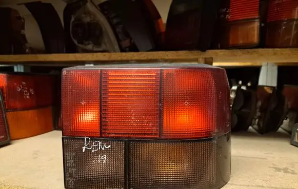 Renault 19 Rear/tail lights 87071 87070