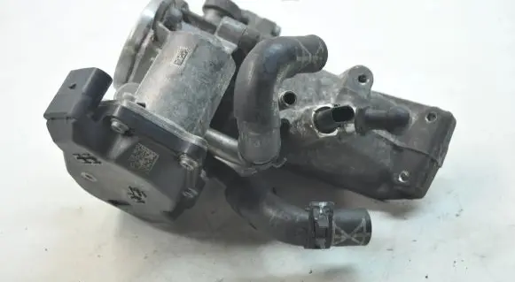Volkswagen Golf VII Throttle valve 04L128063H