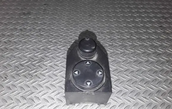 Wing mirror switch