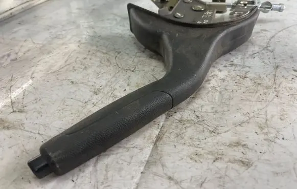 Hyundai i10 Handbrake/parking brake lever assembly