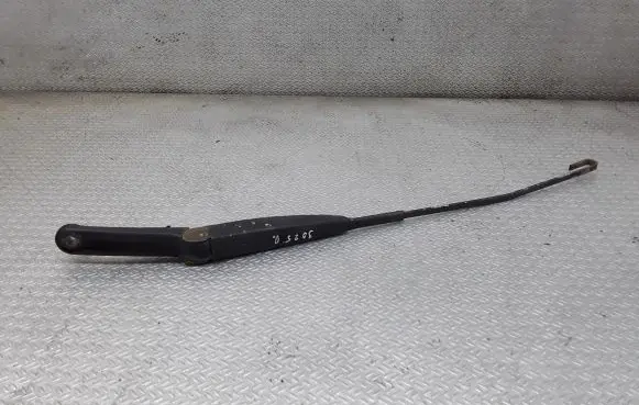 Front wiper blade arm