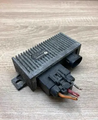 Volvo S40, V40 Glow plug pre-heat relay 7700111525