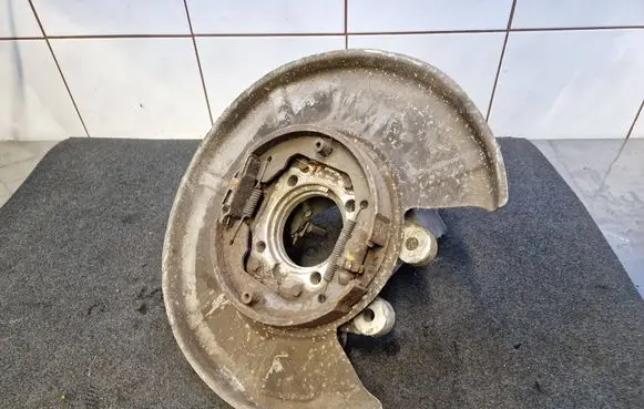BMW 5 E60 E61 Rear wheel hub 6770923 33326770923 6761227
